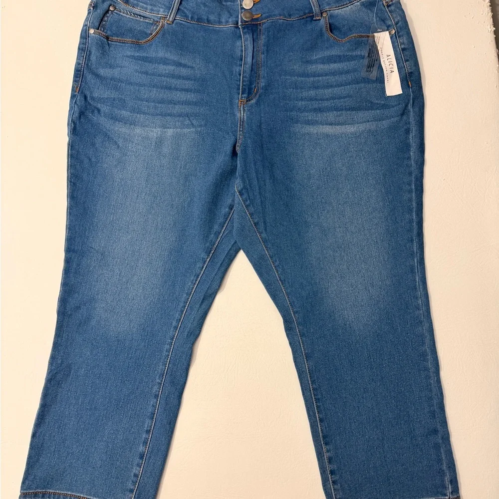 Tahari Alicia Women’s Capri Jeans Double‎ Button Stretch NWT 22W